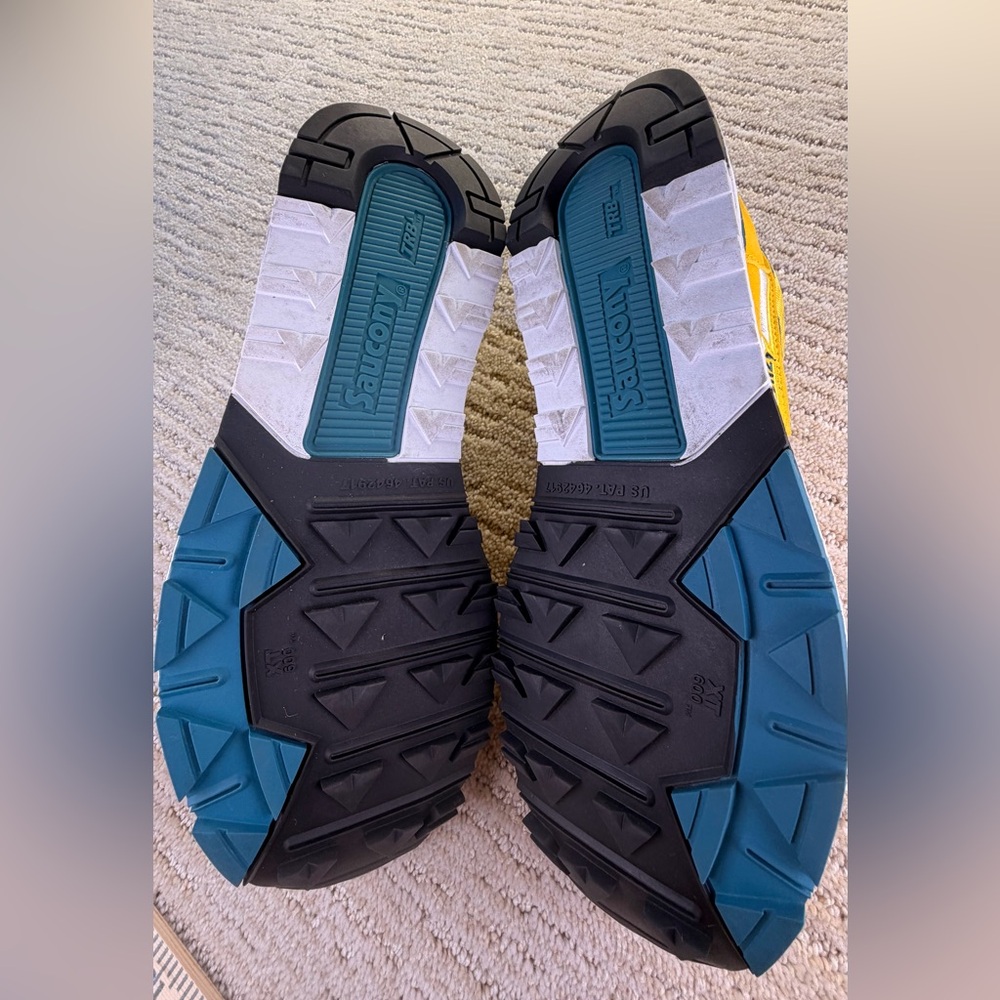 Like New Saucony Azura Sneaker - Picture 14 of 16